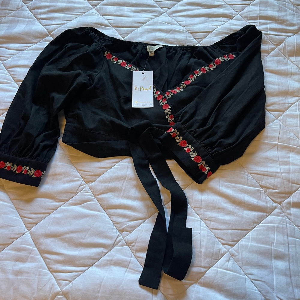 Herencia Clothing Cropped long sleeve with rose detail, never worn, XL